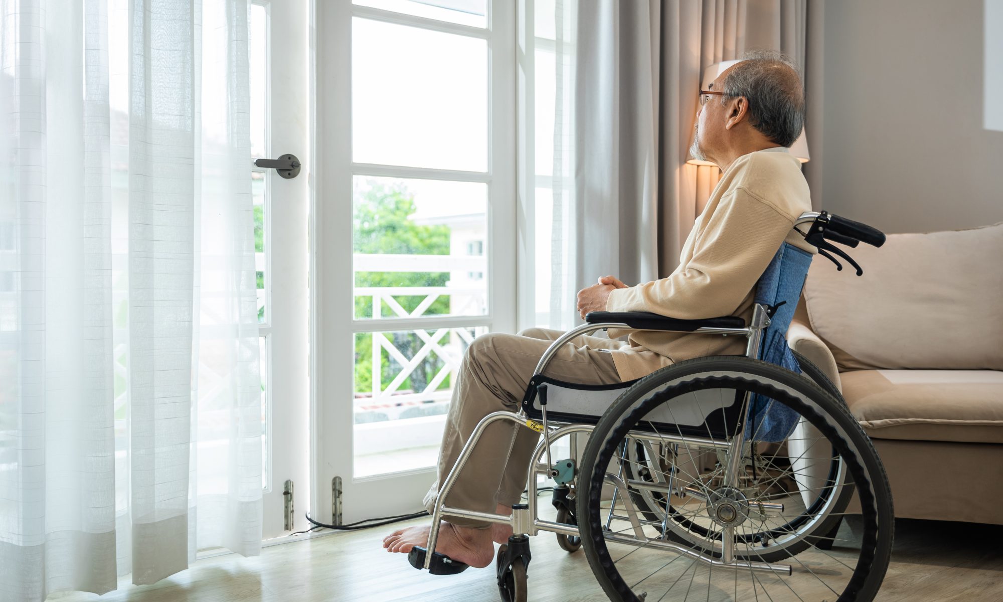 What Are the Safety Risks of Leaving a Senior with Dementia Alone?
